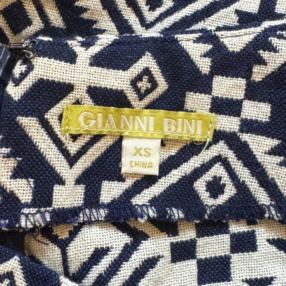 Women’s Gianni Bini dark blue & white geometric print 100% cotton shorts XS
